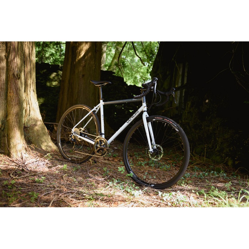 Le vélo gravel Genesis Croix de Fer 10 disponible chez Cyclable