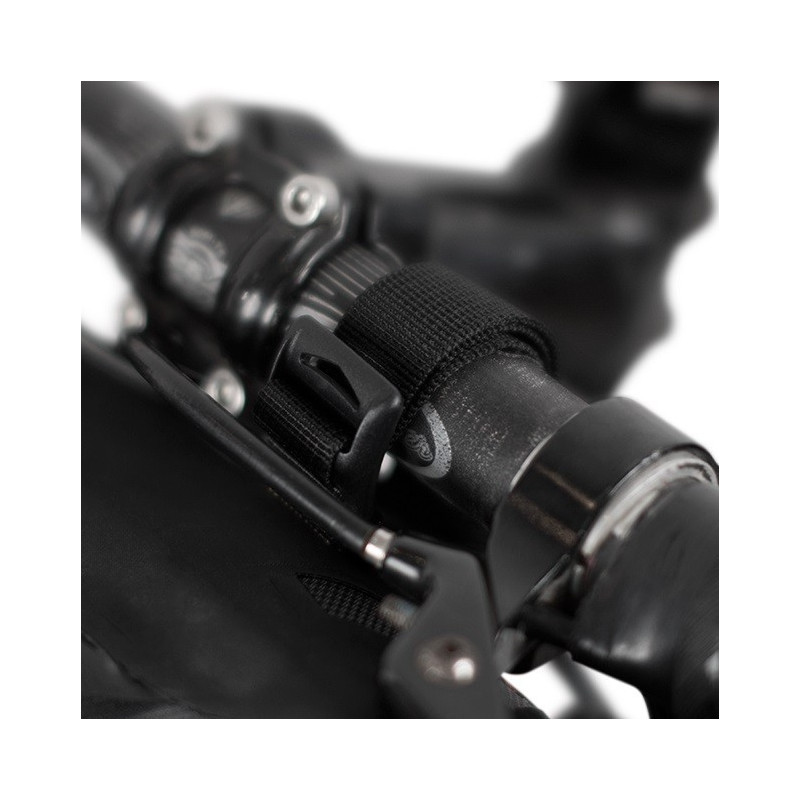 Sacoche de guidon bikepacking étanche Apidura Expedition 14L fixation