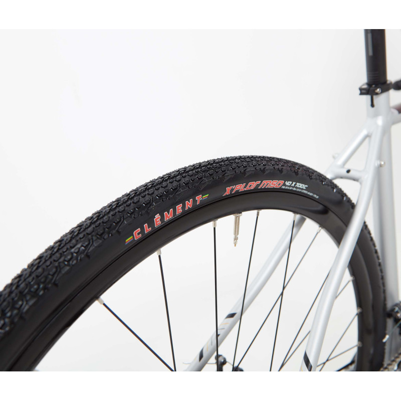 Vélo Gravel Genesis CDA 10 pneu Clement XPlor