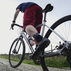 Vélo Gravel Genesis CDA 10 tout terrain