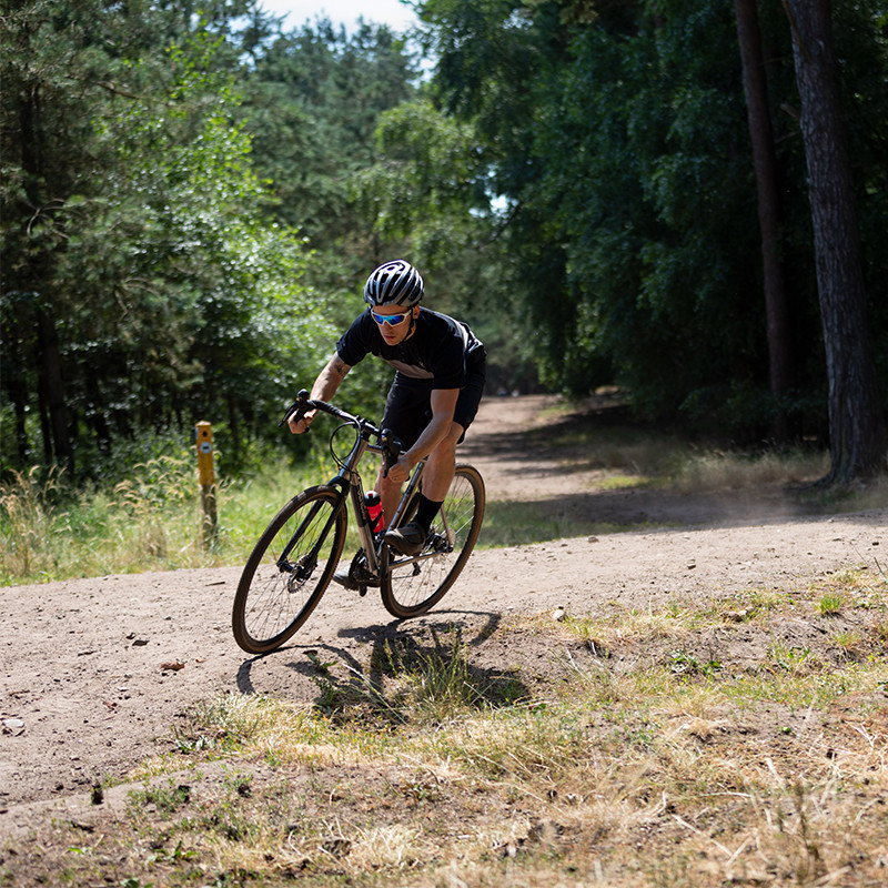 Vélo Gravel Genesis Croix de Fer Titane virage chemin