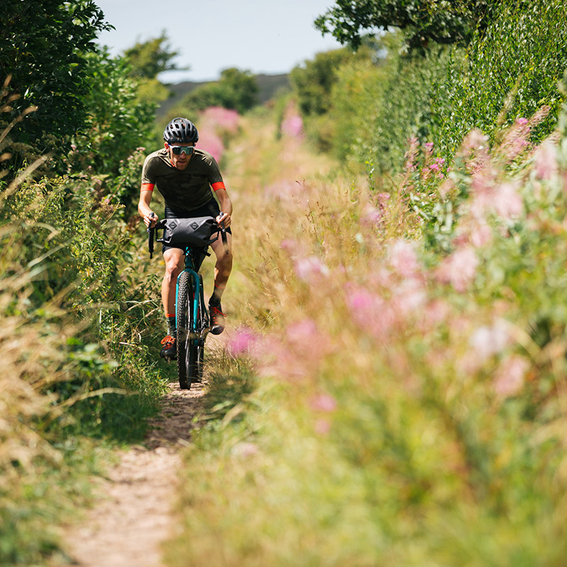 Vélo Gravel Genesis Vagabond chemin