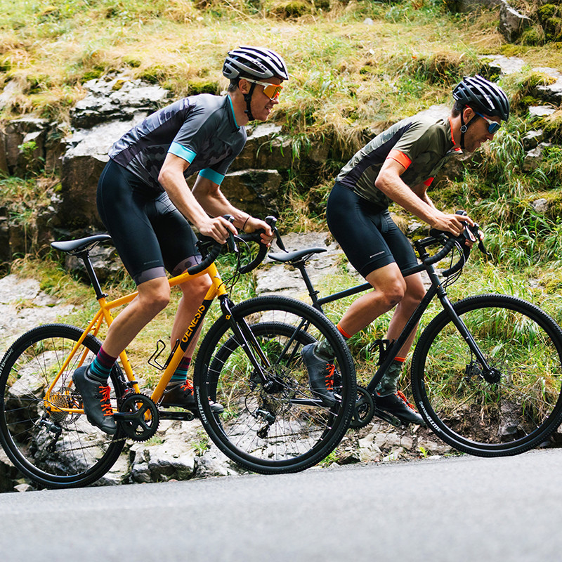 Vélo Gravel Genesis Croix de Fer 20 ALT montée