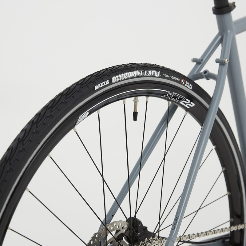 Le vélo Gravel Genesis Croix de Fer 10 Flat Bar dispo chez Cyclable