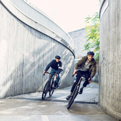 Vélo de route électrique Coboc Ten Torino virage