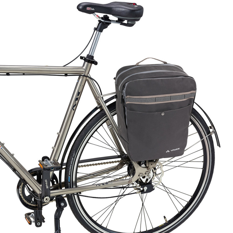 Sacoche arrière vélo ville Vaude Classic Back 23L phantom black