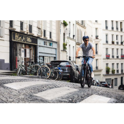 Vélo de ville électrique Moustache Friday 27 FS 7 2020 rue pavée