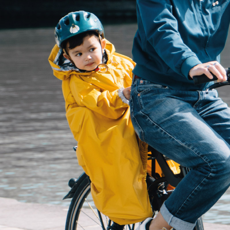 La cape de pluie Rainette pour porte-bébé sur le site Cyclable