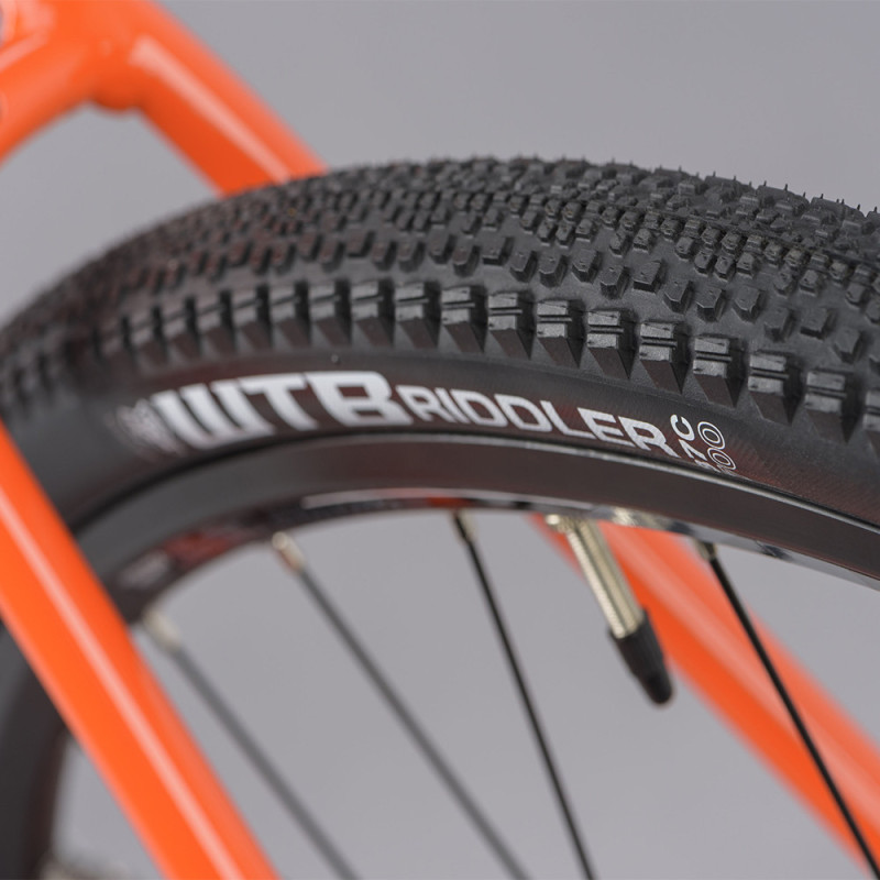 Vélo Gravel Genesis CDA 10 pneu WTB Riddler