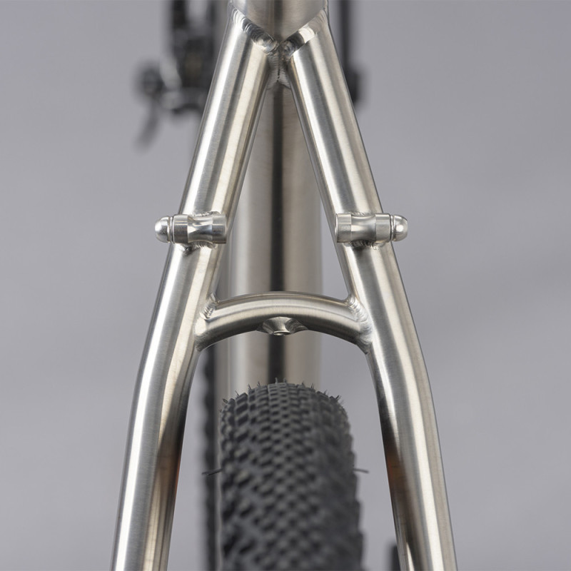 Vélo Gravel Genesis Croix de Fer Titane haubans