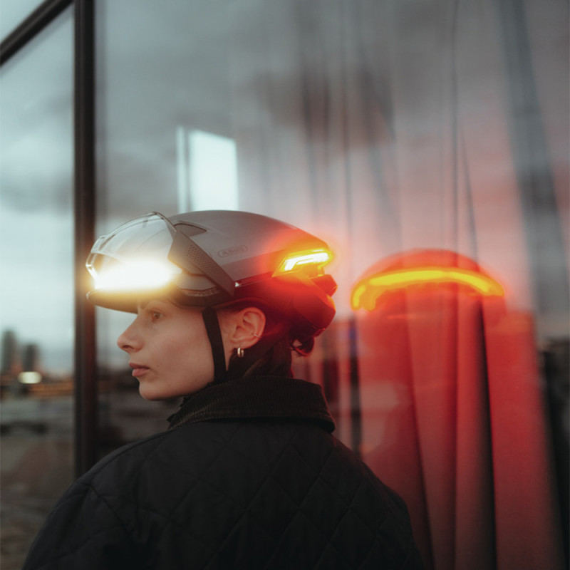 Casque vélo Abus Hyp-E BL.ACE visière relevée