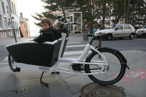La bâche de protection pour vélo cargo Urban Arrow dispo chez Cyclable