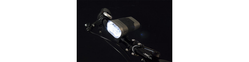 800 Lumens Phare Vélo et 100 Lumens Feux Vélo avec Plusieurs Modes pour la Conduite de Nuit JOFLY Lampe Vélo Ensemble Étanche /& Rechargeable avec 4 Heures d/'Autonomie