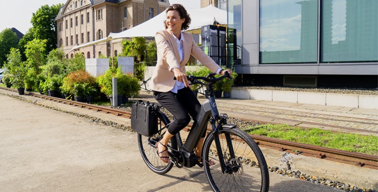 VELO FEMME : ville, électrique, rando. Tous les vélos au féminin !