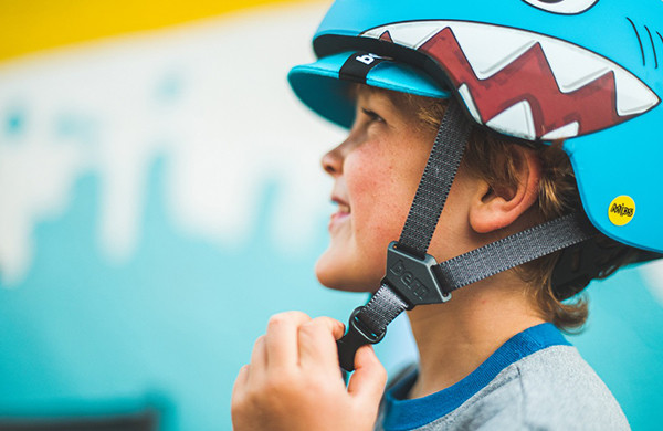 Casque vélo enfant avec visière garçon ou fille 2 - 6 ans - Urban