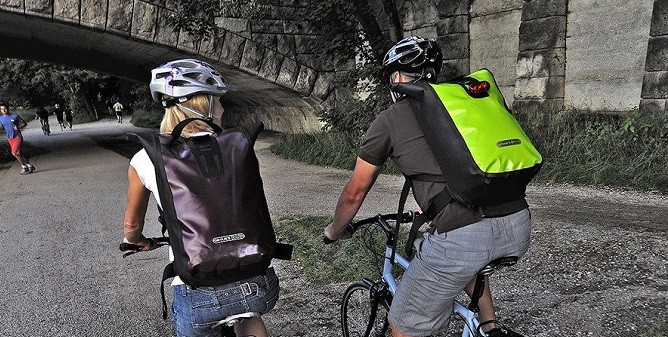 Sacoche de vélo sac à dos : le meilleur compromis pour le vélotaf ?