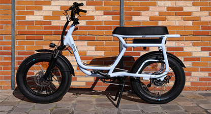 Vélo électrique familial O2feel Equo 5 - père avec deux enfants à vélo