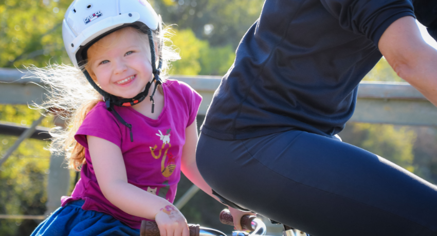 Transporter un enfant à vélo