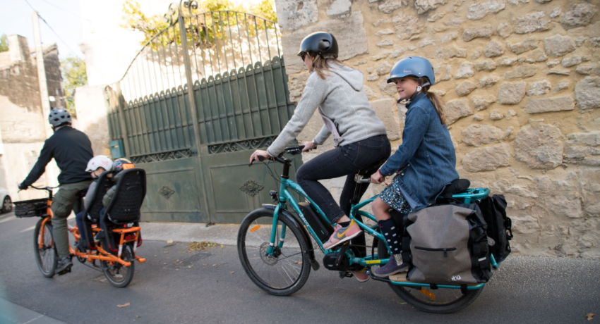 Transporter un enfant à vélo de 2 à 5 ans, siège, remorque et cargo