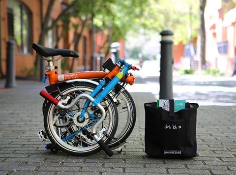 Vélo pliant Brompton avec sacoche