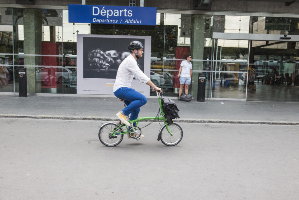 Velo pliant dans une gare