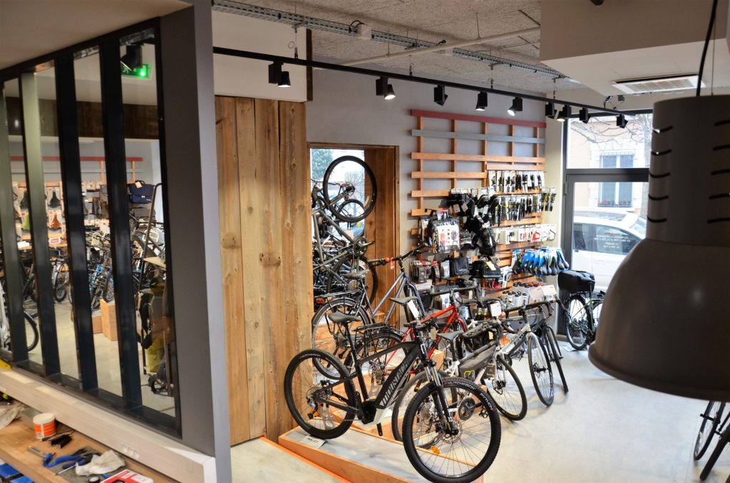 Intérieur boutique velo Cyclable et atelier de réparation