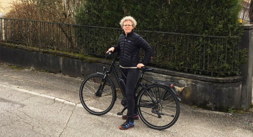 Aurélie, de Cyclable entreprises, avec son vélo