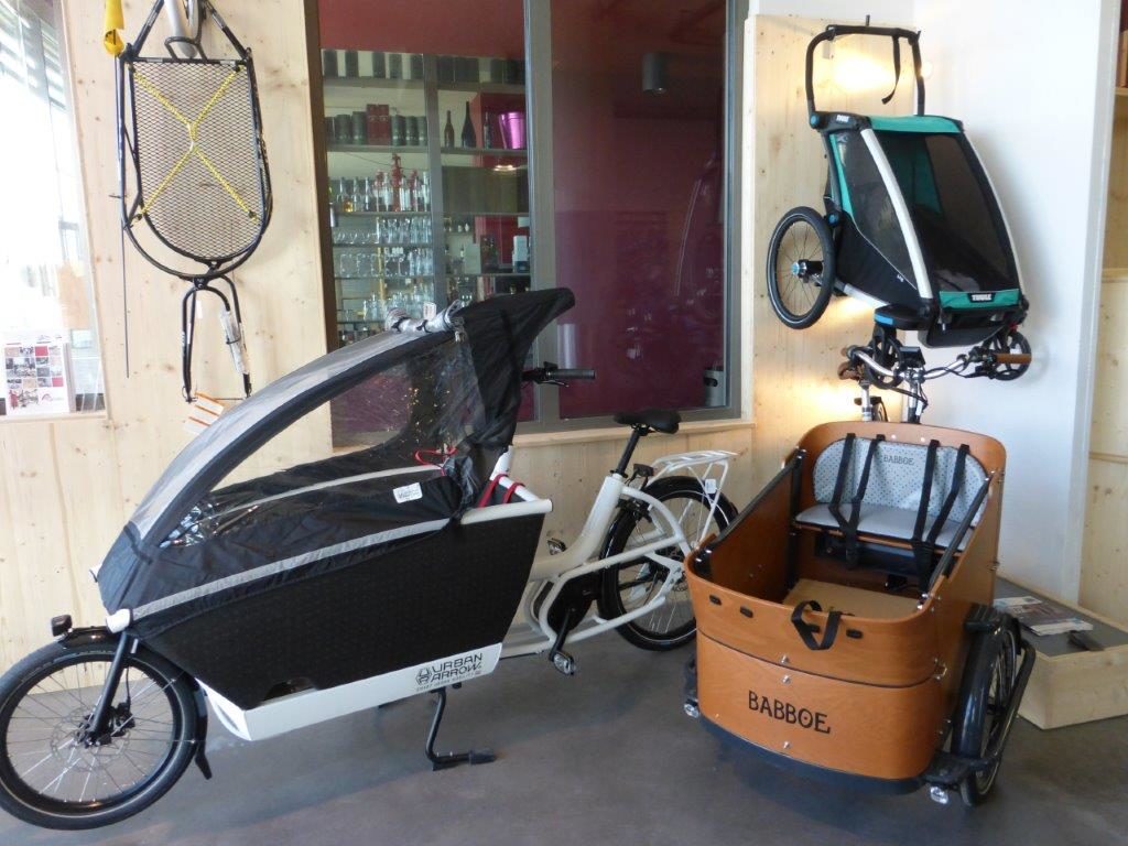 vélo cargo urban arrow et triporteur babboe dans le magasin de Montpellier Sud Cyclable