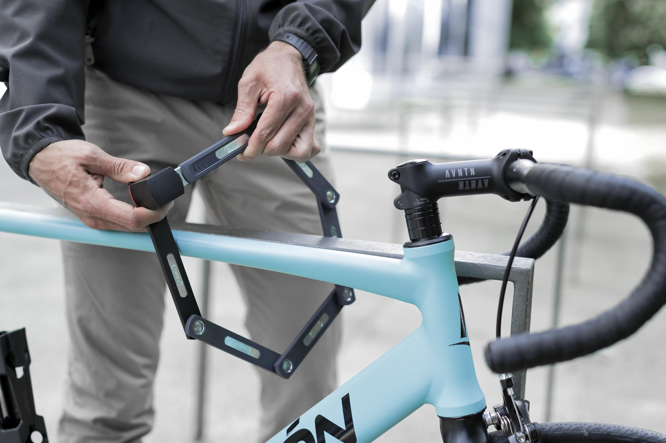 Un traceur discret dans le cintre de votre vélo! Super anti vol