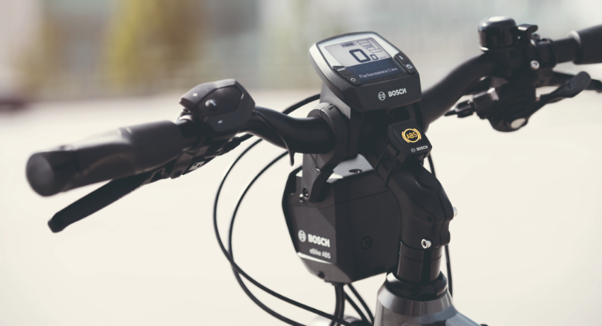Gros plan sur freinage vélo électrique ABS Bosch