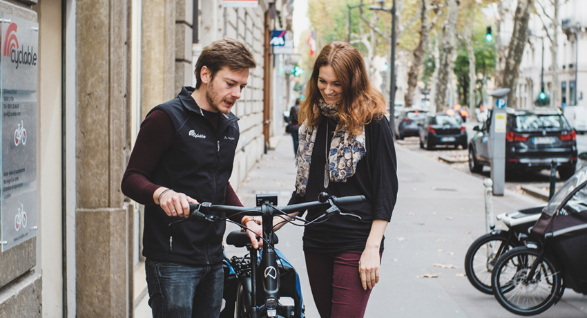 Cécile et son vélo électrique Kalkhoff