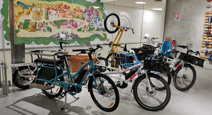 Vélos cargos dans le magasin Cyclable Auchan Cloche d'Or