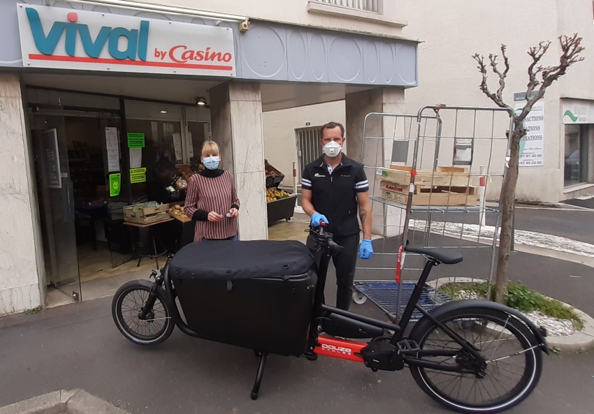 Covid-19 : un vélo cargo pour assurer les livraisons de courses des personnes vulnérables 