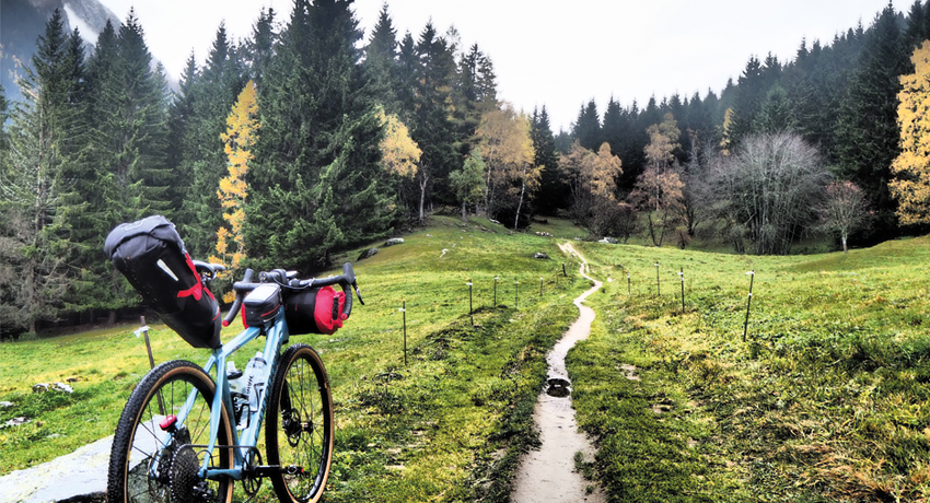 Bikepacking, le succès grandissant du voyage à vélo minimaliste