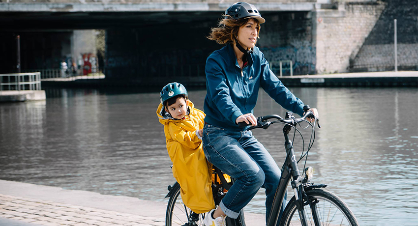 La nuit, à vélo, comment rendre mon enfant bien visible ?