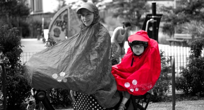 La cape de pluie Rainette pour porte-bébé sur le site Cyclable