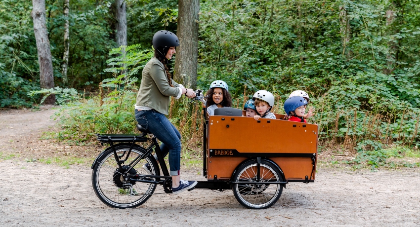 Triporteur avec 5 enfants