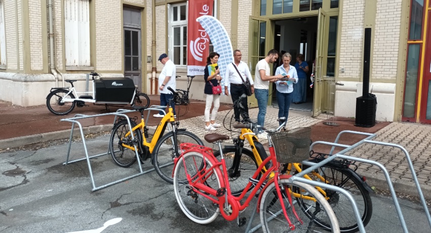 Cyclable au guidon de la nouvelle Maison du vélo à Rochefort