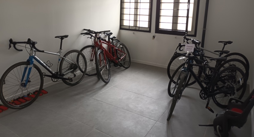 Des vélos de gravel proposés à la location à la maison du vélo de Rochefort. 