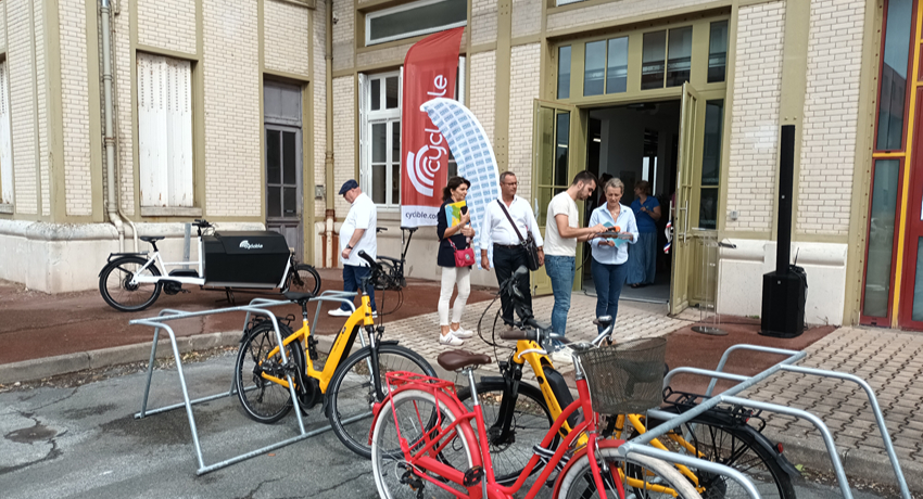 Cyclable au guidon de la nouvelle Maison du vélo à Rochefort