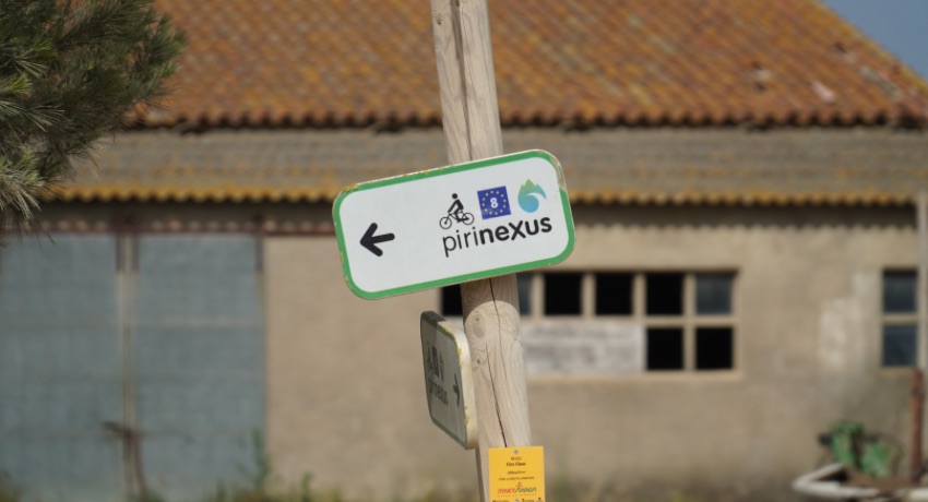 Un des 700 panneaux indicateurs de la Pirinexus. 