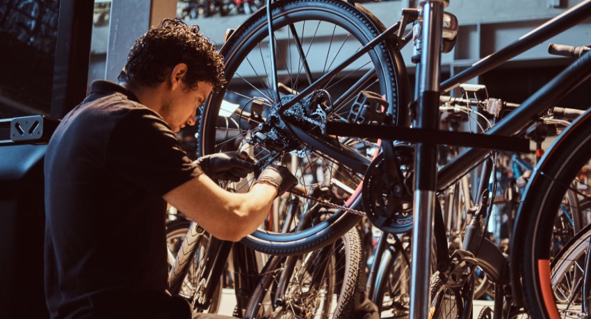 Devenir technicien cycle : Cyclable ouvre un atelier-école à Paris